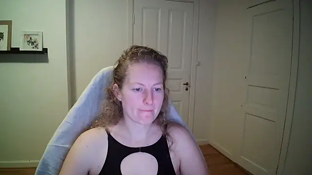 Snapshot of Girlnina-1995 chatting on 5, 11, 2025 Girlnina-1995 online show from 5, 11, 2025