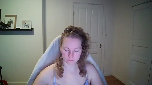 Snapshot of Girlnina-1995 chatting on 18, 11, 2025 Girlnina-1995 online show from 18, 11, 2025