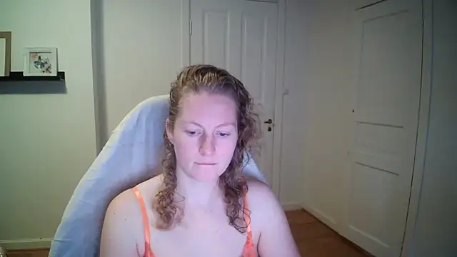 Girlnina-1995 online show from 26, 11, 2025