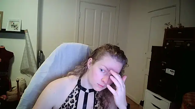 Girlnina-1995 online show from 15, 12, 2025