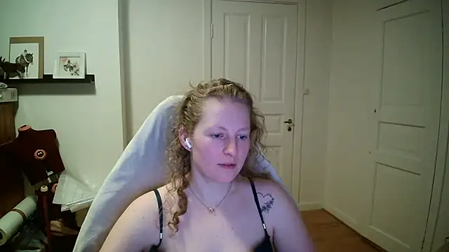 Girlnina-1995 online show from 4, 3, 2026