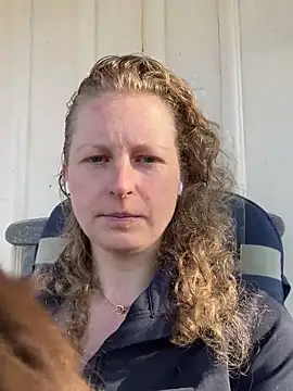 Girlnina-1995 online show from 6, 3, 2026