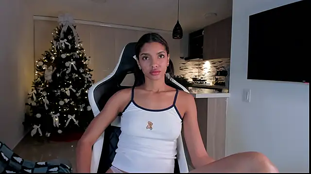 Snapshot of liagirl_cute chatting on 18, 12, 2025 liagirl cute online show from 18, 12, 2025