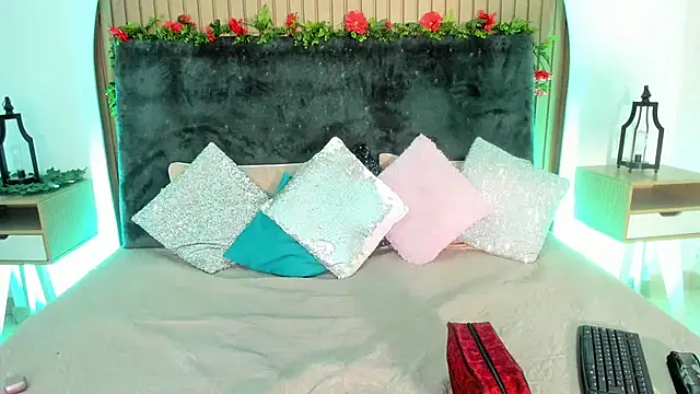 Karlagonzales  online show from 2, 12, 2025