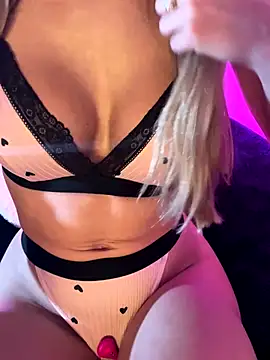 Snapshot of ladamoon chatting on 25, 11, 2025 ladamoon online show from 25, 11, 2025