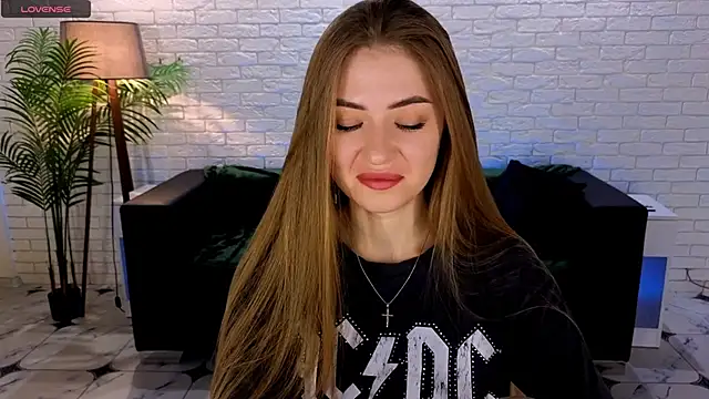 Snapshot of Adelyna_Bird chatting on 9, 3, 2025 Adelyna Bird online show from 9, 3, 2025