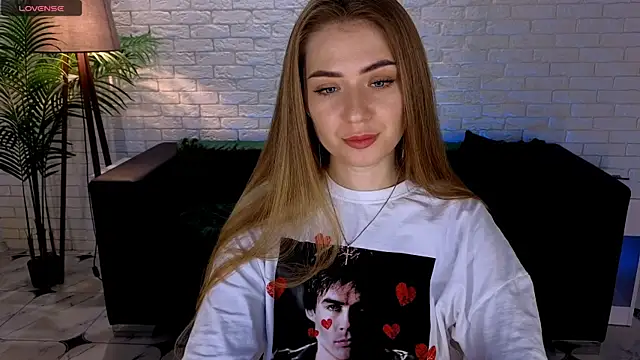 Snapshot of Adelyna_Bird chatting on 16, 3, 2025 Adelyna Bird online show from 16, 3, 2025