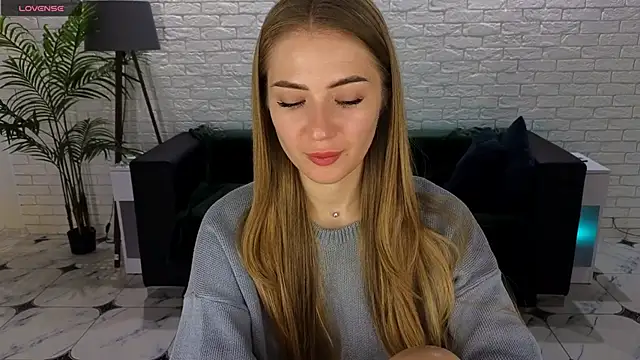 Snapshot of Adelyna_Bird chatting on 29, 9, 2025 Adelyna Bird online show from 29, 9, 2025