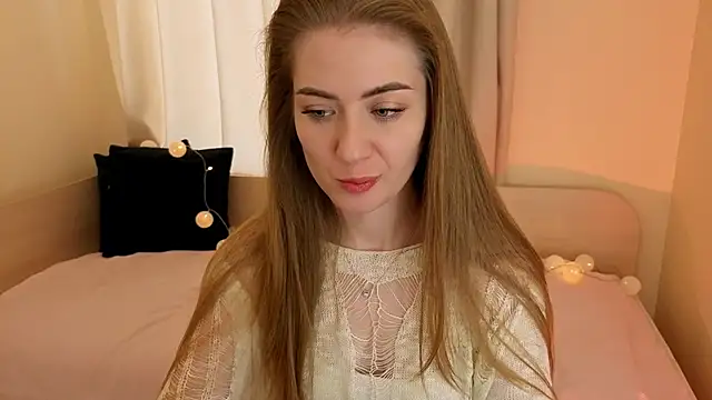 Snapshot of Adelyna_Bird chatting on 5, 12, 2025 Adelyna Bird online show from 5, 12, 2025