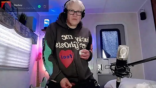 Snarfle82 online show from 25, 2, 2025