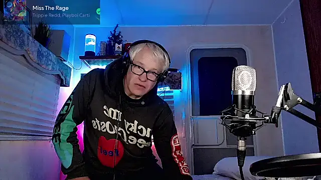 Snarfle82 online show from 11, 3, 2025