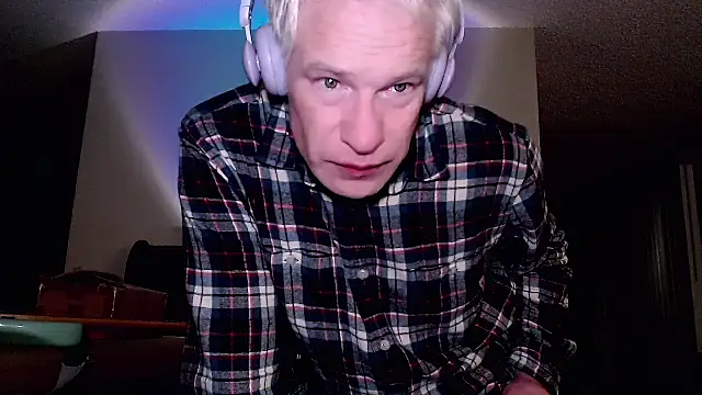 Snarfle82 online show from 26, 10, 2025