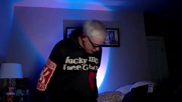 Snarfle82 online show from 27, 11, 2025