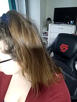 Snapshot of DienkaGreen chatting on 31, 10, 2025 DienkaGreen online show from 31, 10, 2025