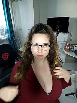 Snapshot of DienkaGreen chatting on 4, 11, 2025 DienkaGreen online show from 4, 11, 2025