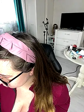 Snapshot of DienkaGreen chatting on 12, 11, 2025 DienkaGreen online show from 12, 11, 2025