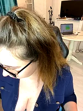 Snapshot of DienkaGreen chatting on 16, 11, 2025 DienkaGreen online show from 16, 11, 2025