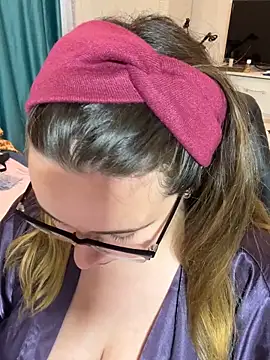 Snapshot of DienkaGreen chatting on 18, 11, 2025 DienkaGreen online show from 18, 11, 2025