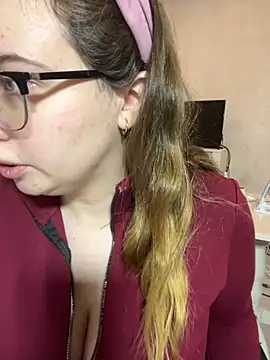 Snapshot of DienkaGreen chatting on 20, 11, 2025 DienkaGreen online show from 20, 11, 2025