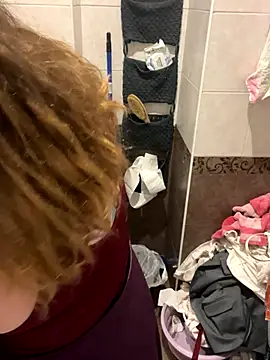 Snapshot of DienkaGreen chatting on 25, 11, 2025 DienkaGreen online show from 25, 11, 2025