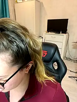 Snapshot of DienkaGreen chatting on 29, 11, 2025 DienkaGreen online show from 29, 11, 2025