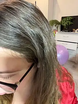 Snapshot of DienkaGreen chatting on 18, 12, 2025 DienkaGreen online show from 18, 12, 2025