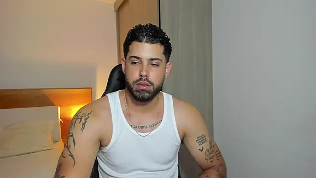 Snapshot of Justyn_Torres chatting on 4, 1, 2025 Justyn Torres online show from 4, 1, 2025