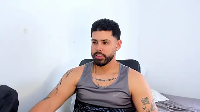 Snapshot of Justyn_Torres chatting on 29, 10, 2025 Justyn Torres online show from 29, 10, 2025