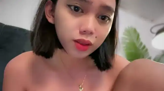 Snapshot of GenesisCastillano chatting on 22, 2, 2025 GenesisCastillano online show from 22, 2, 2025