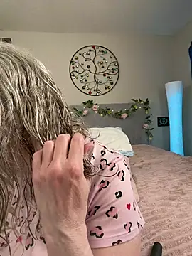 Kaitlyn Winters online show from 17, 2, 2026