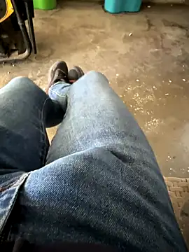 Snapshot of MAHKE12 chatting on 13, 10, 2025 MAHKE12 online show from 13, 10, 2025