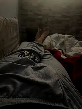 Snapshot of MAHKE12 chatting on 13, 10, 2025 MAHKE12 online show from 13, 10, 2025