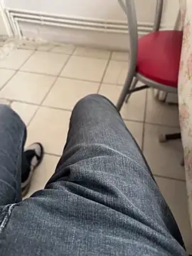 Snapshot of MAHKE12 chatting on 31, 10, 2025 MAHKE12 online show from 31, 10, 2025