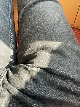 Snapshot of MAHKE12 chatting on 6, 11, 2025 MAHKE12 online show from 6, 11, 2025