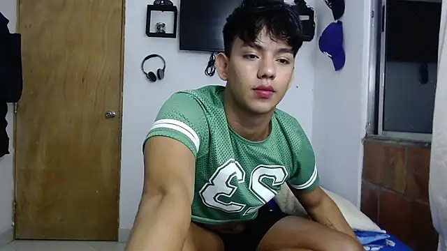 Snapshot of Apolo__lommelli chatting on 2, 3, 2025 Apolo lommelli online show from 2, 3, 2025