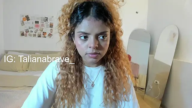 Snapshot of ValienteGirl_ chatting on 31, 10, 2025 ValienteGirl online show from 31, 10, 2025