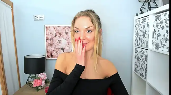 AulloraHoney online show from 24, 2, 2025