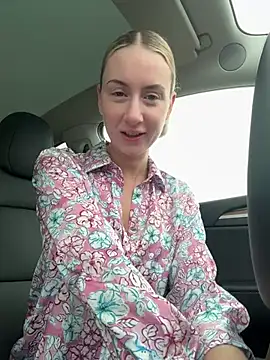 Snapshot of CutieEmy chatting on 25, 12, 2024 CutieEmy online show from 25, 12, 2024