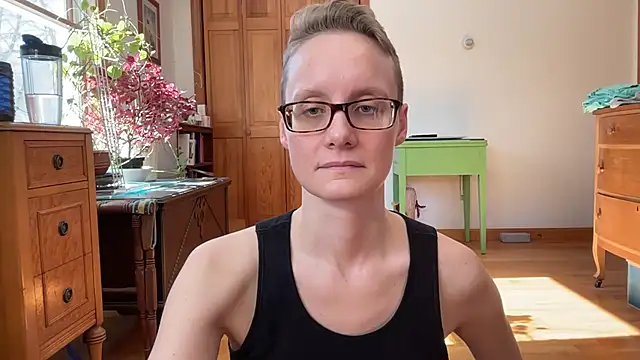 Snapshot of LeahWilde chatting on 2, 3, 2025 LeahWilde online show from 2, 3, 2025