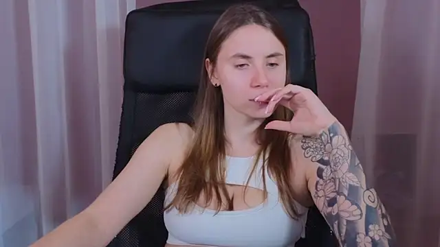  AnnaStark  online show from 5, 1, 2025