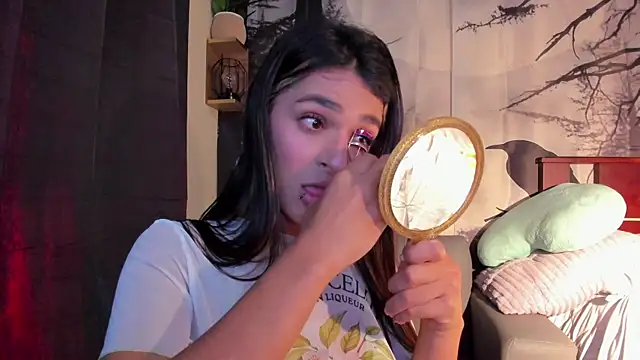 Snapshot of annyluna1 chatting on 15, 12, 2025 annyluna1 online show from 15, 12, 2025