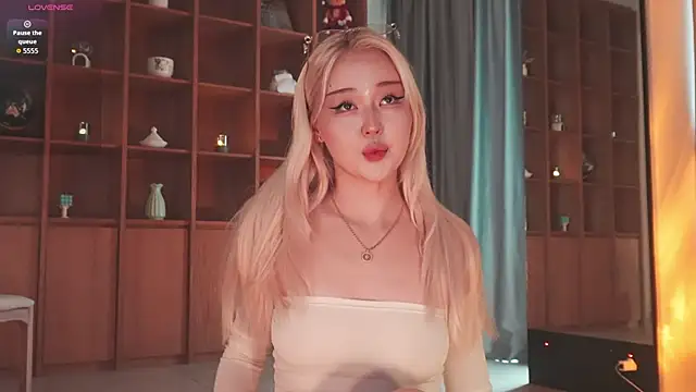 Snapshot of hyun_chia chatting on 6, 4, 2026 hyun chia online show from 6, 4, 2026