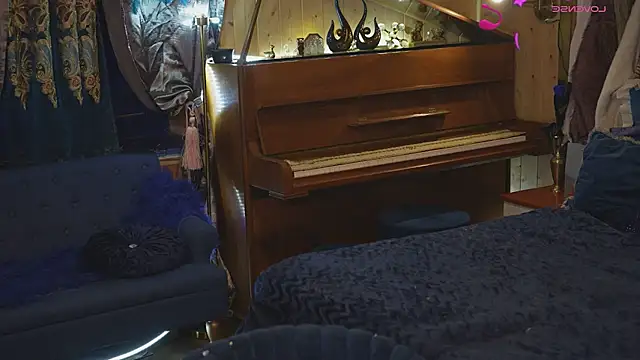 VanessaDoyle online show from 2, 2, 2026