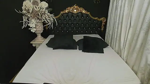 Snapshot of MichaelaDark chatting on 2, 2, 2025 MichaelaDark online show from 2, 2, 2025