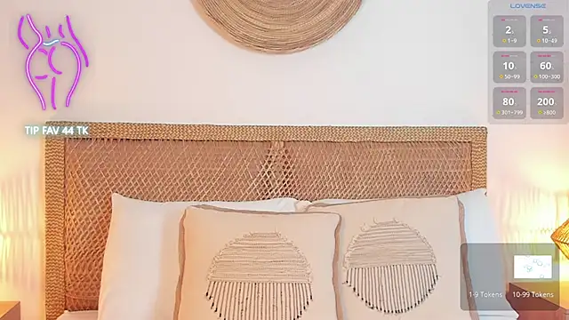 Snapshot of cloe_25 chatting on 10, 10, 2025 cloe 25 online show from 10, 10, 2025