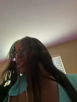 Snapshot of Tikalalin chatting on 28, 2, 2025 Tikalalin online show from 28, 2, 2025