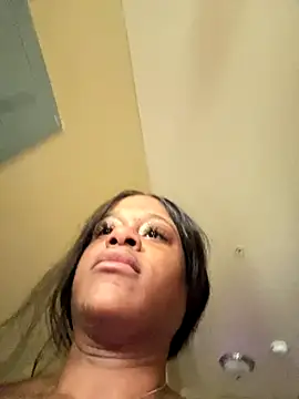 Snapshot of Tikalalin chatting on 8, 9, 2025 Tikalalin online show from 8, 9, 2025