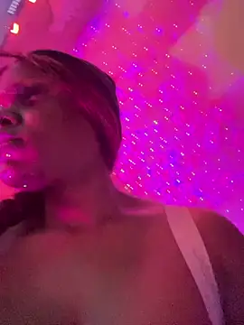 Snapshot of Tikalalin chatting on 21, 10, 2025 Tikalalin online show from 21, 10, 2025