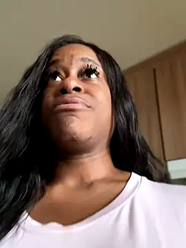 Snapshot of Tikalalin chatting on 17, 11, 2025 Tikalalin online show from 17, 11, 2025