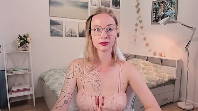 MissRightX online show from 9, 9, 2025